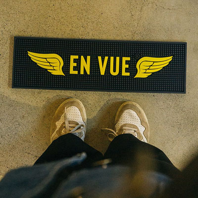 TAPIS DE BAR EN VUE